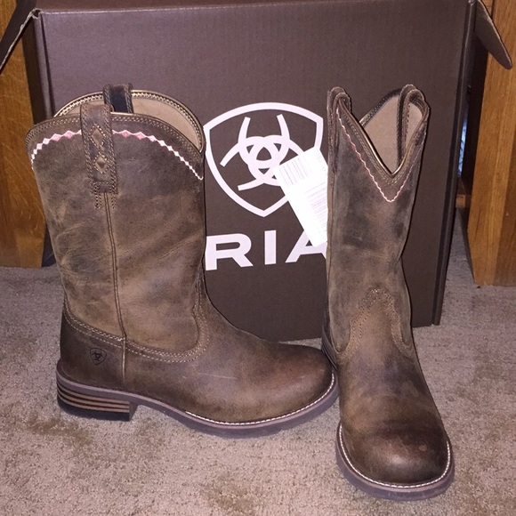 ariat women's unbridled roper boot